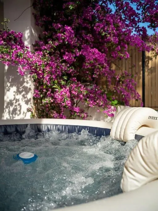 Le Bougainvillier-Jacuzzi Jardin Clim Wifi Parking Apartment Marseille 0*,  France